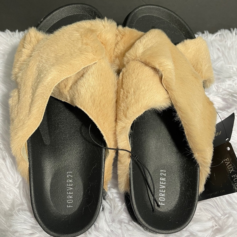 PLUSH CRISSCROSS SLIPPERS